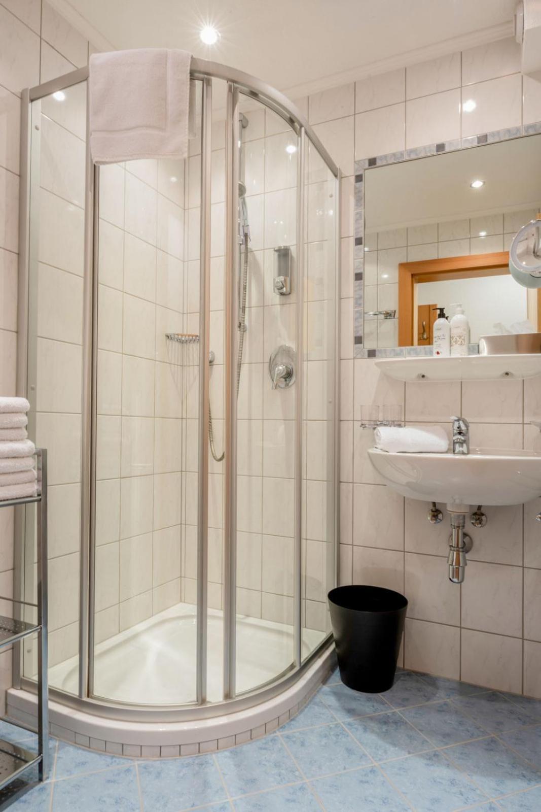 ホテル Haus Waldhof イシュグル 部屋 写真